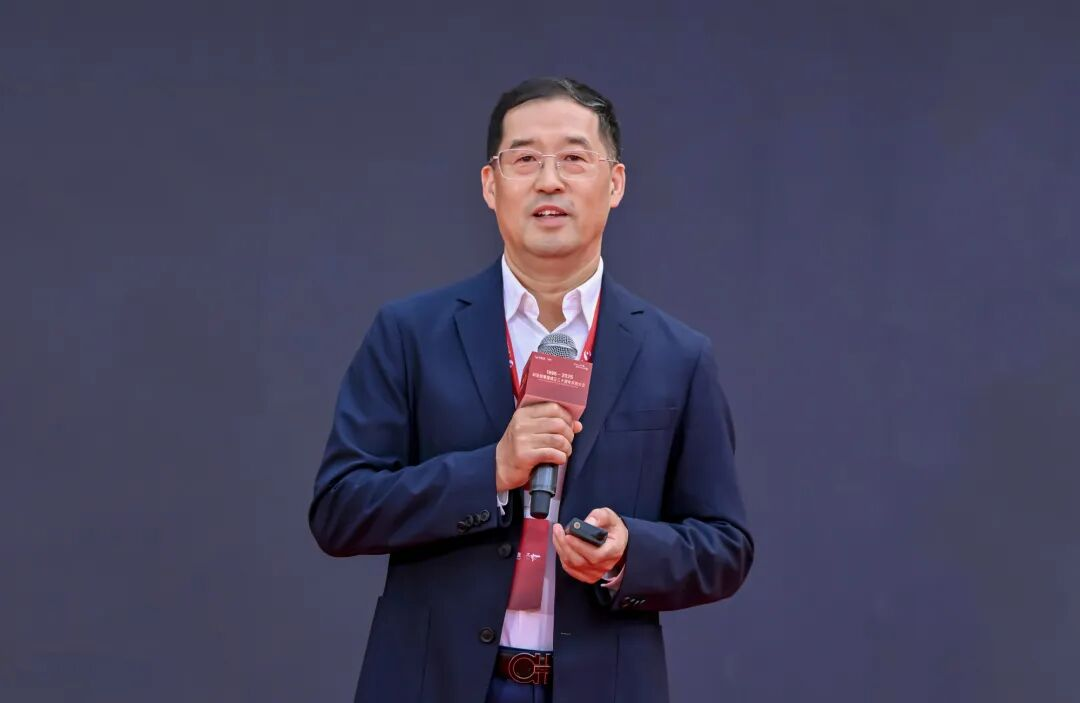上海证券报专访 | 利亚德李军：以“屏”为基三十年 AI与文旅打开增长新空间